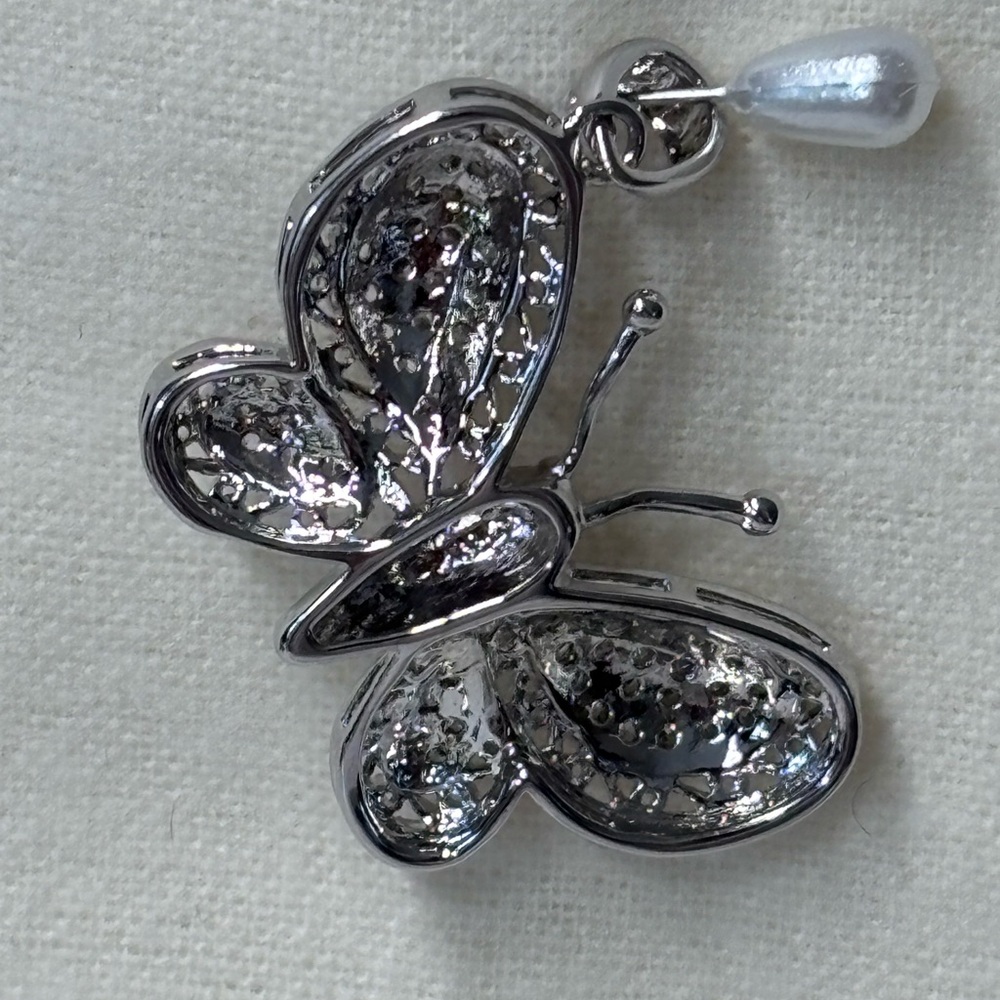 S925 Gorgeous Butterfly AAA CZ Sterling Silver Pendant - Picture 3 of 3